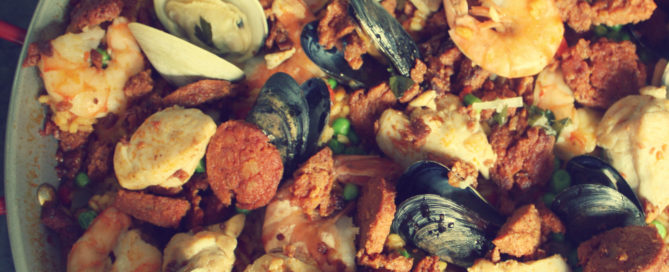 Quick Paella with Mussels and Shrimps - Mehr Saffron